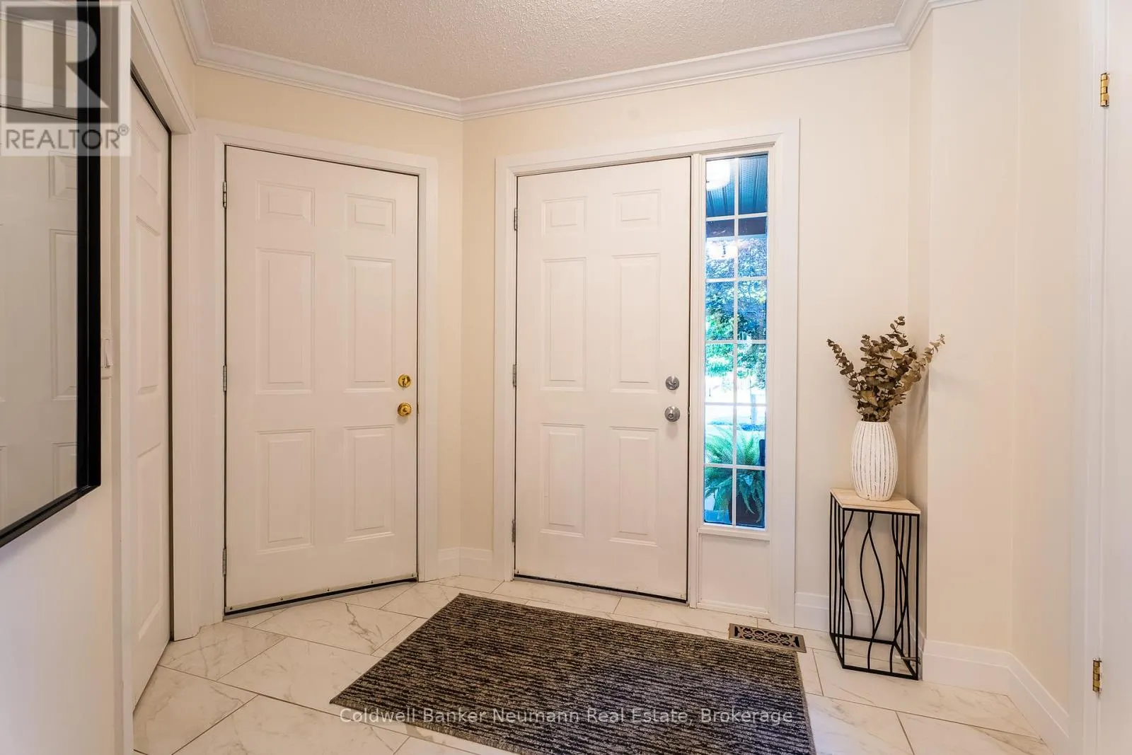 46 DARLING CRESCENT