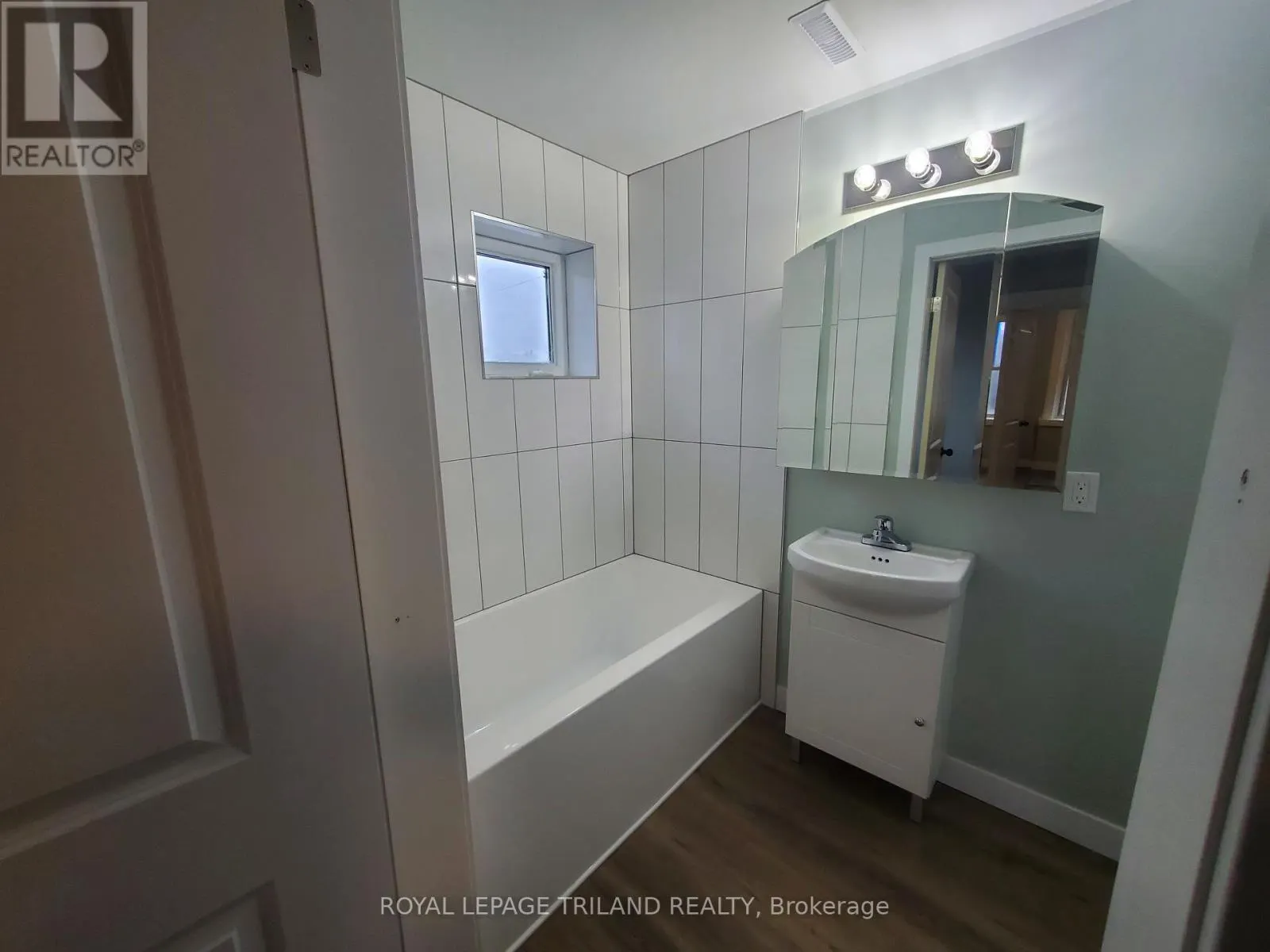 UPPER UNIT - 104 FLORA STREET, #UPPER UNIT