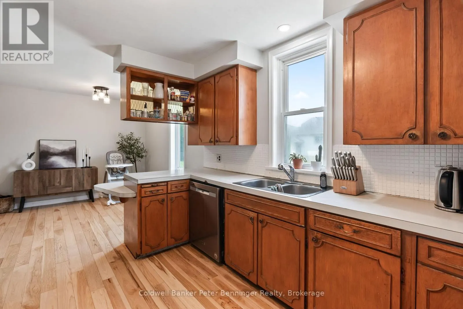 12 PETER STREET S