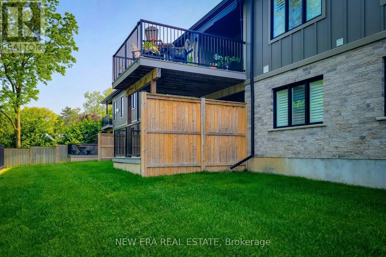 32 RIDGEVIEW CRESCENT