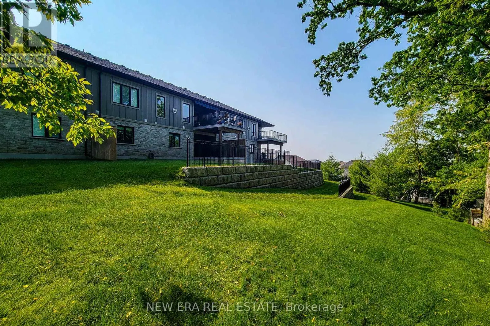 32 RIDGEVIEW CRESCENT