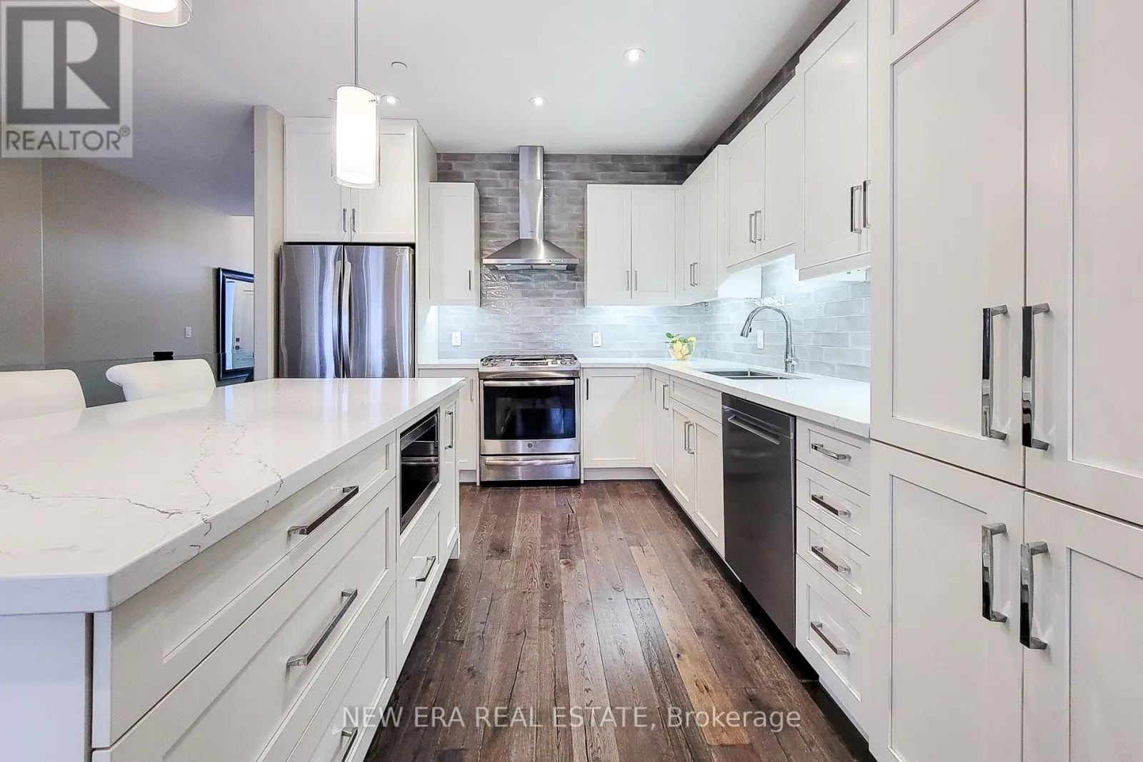 32 RIDGEVIEW CRESCENT
