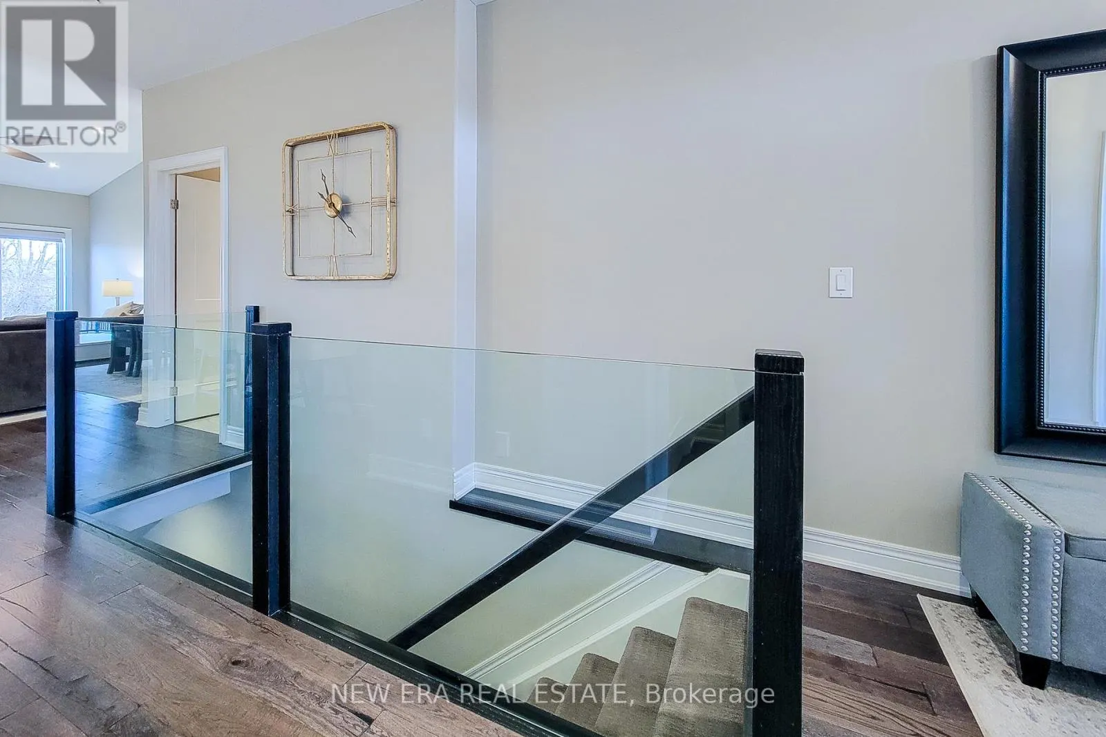 32 RIDGEVIEW CRESCENT