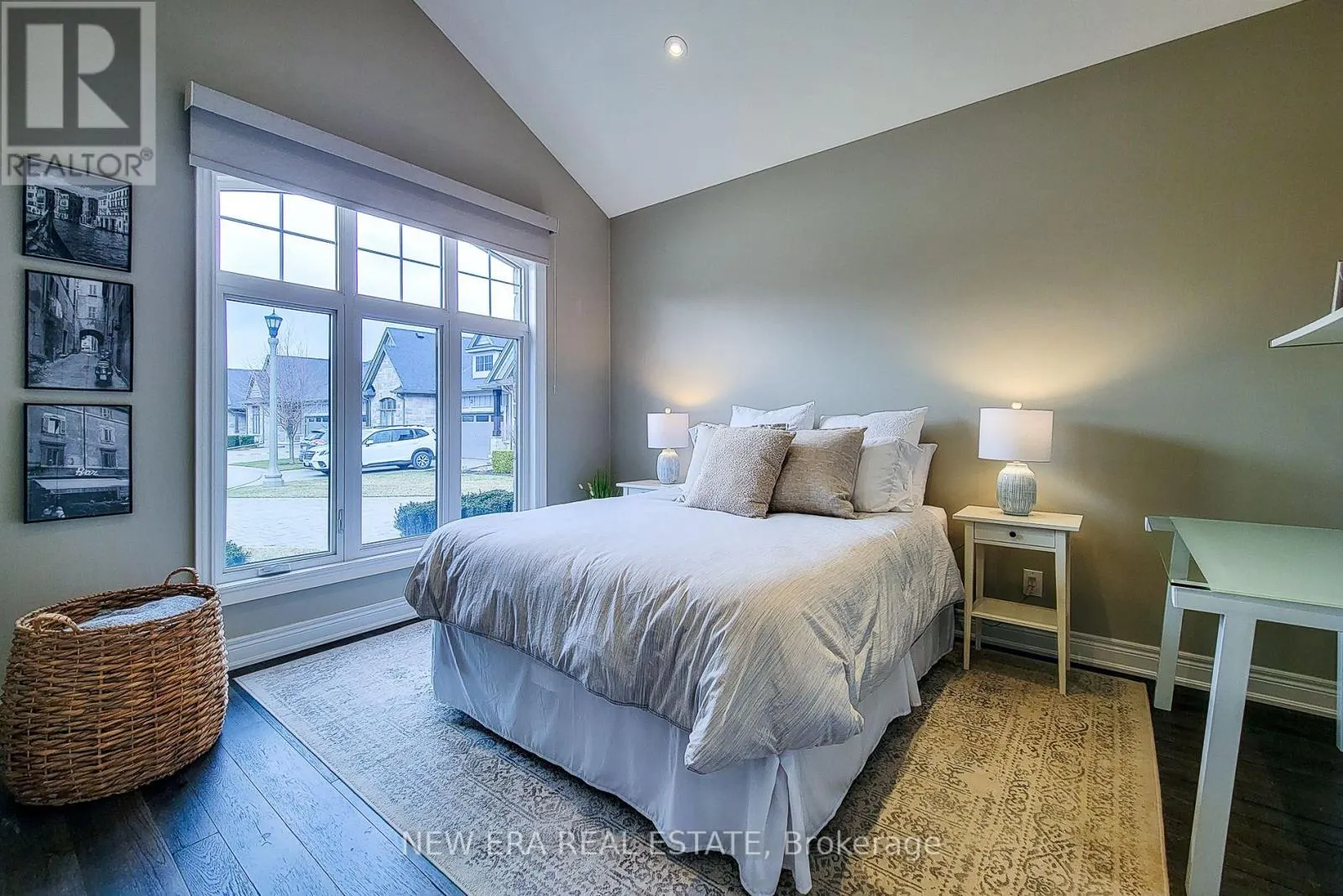 32 RIDGEVIEW CRESCENT