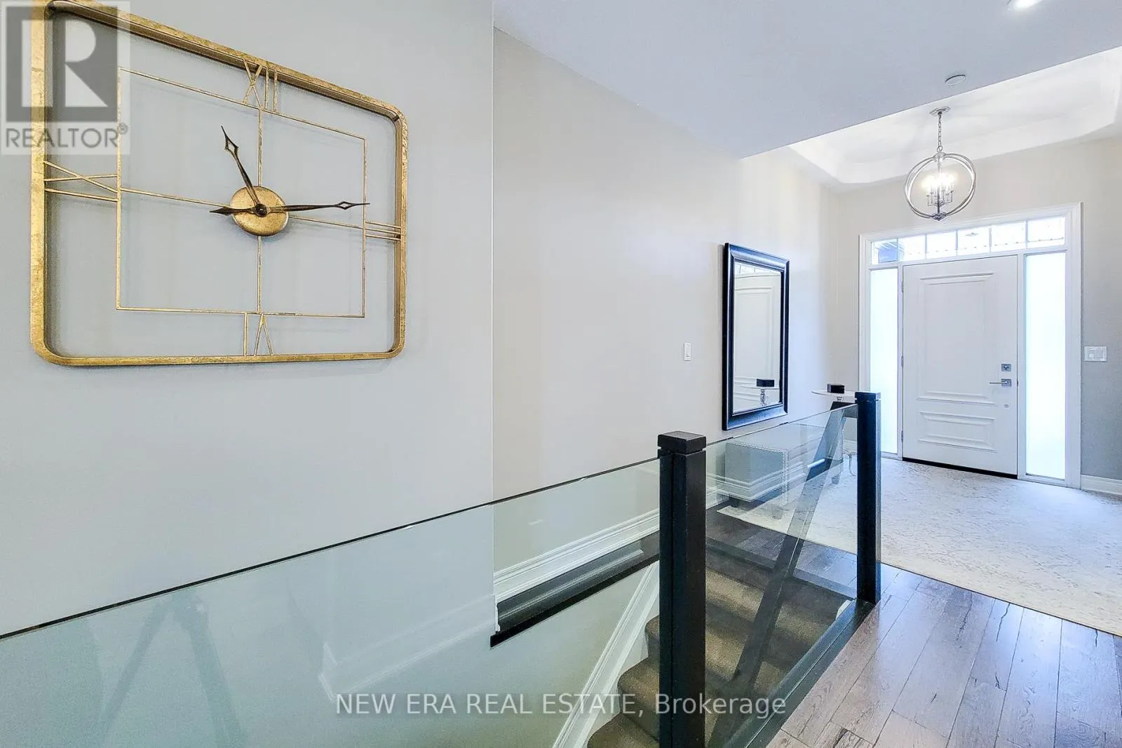 32 RIDGEVIEW CRESCENT