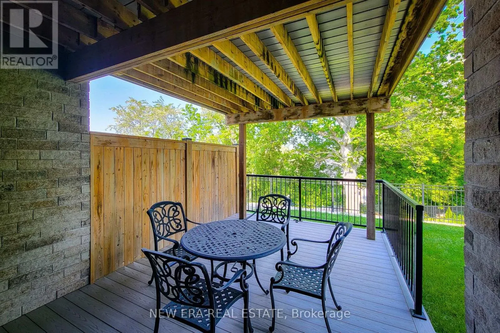 32 RIDGEVIEW CRESCENT