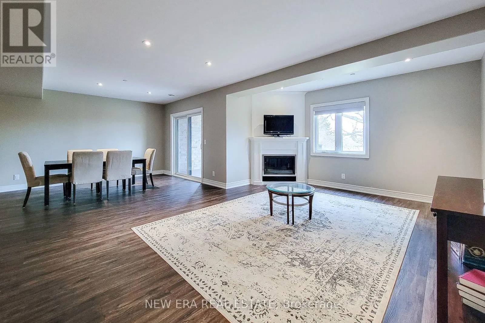 32 RIDGEVIEW CRESCENT