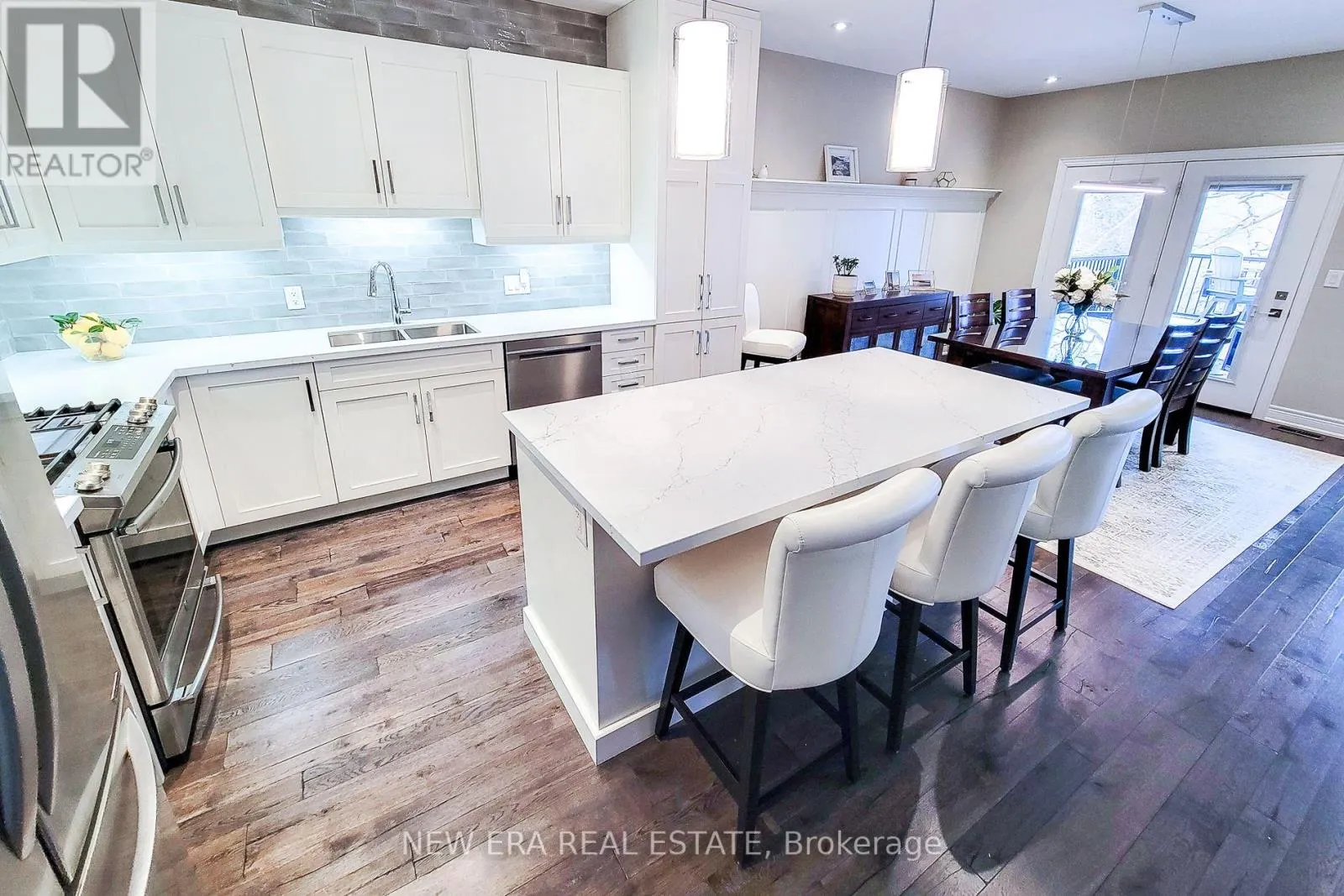 32 RIDGEVIEW CRESCENT
