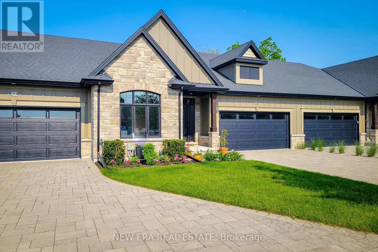32 RIDGEVIEW CRESCENT