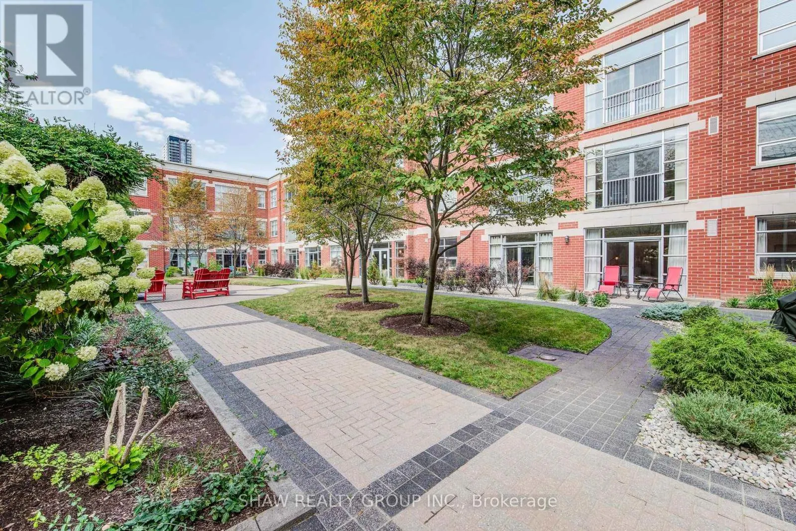 110 - 165 DUKE STREET E