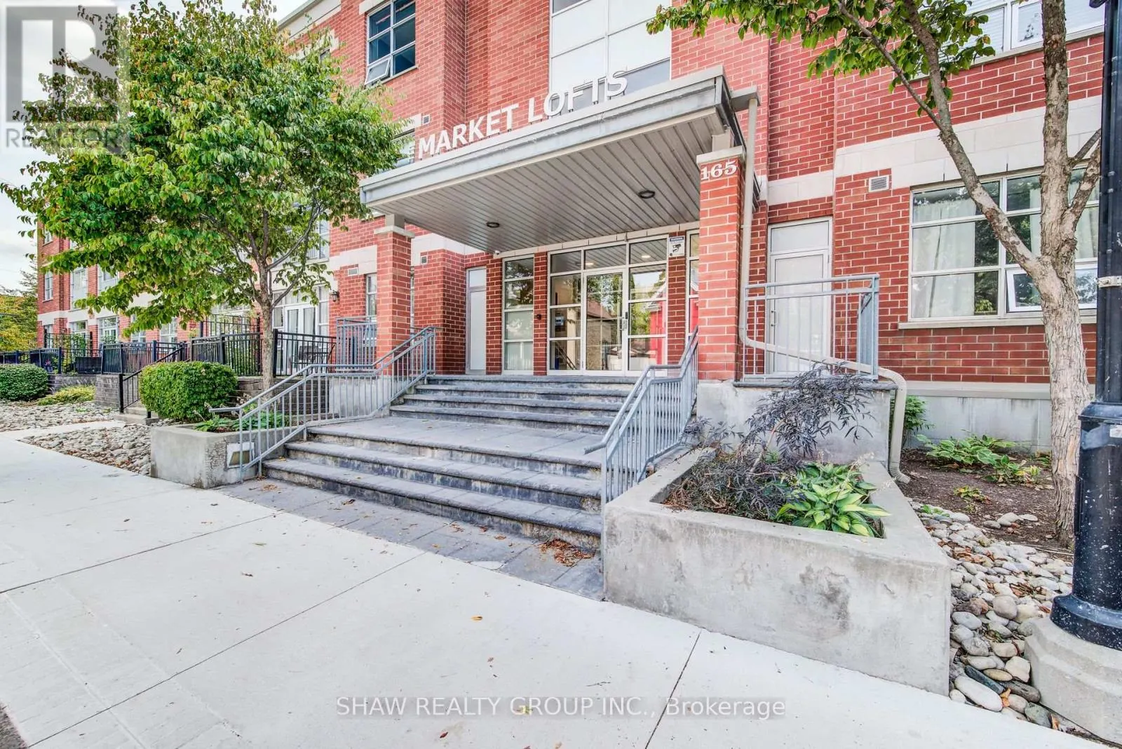 110 - 165 DUKE STREET E