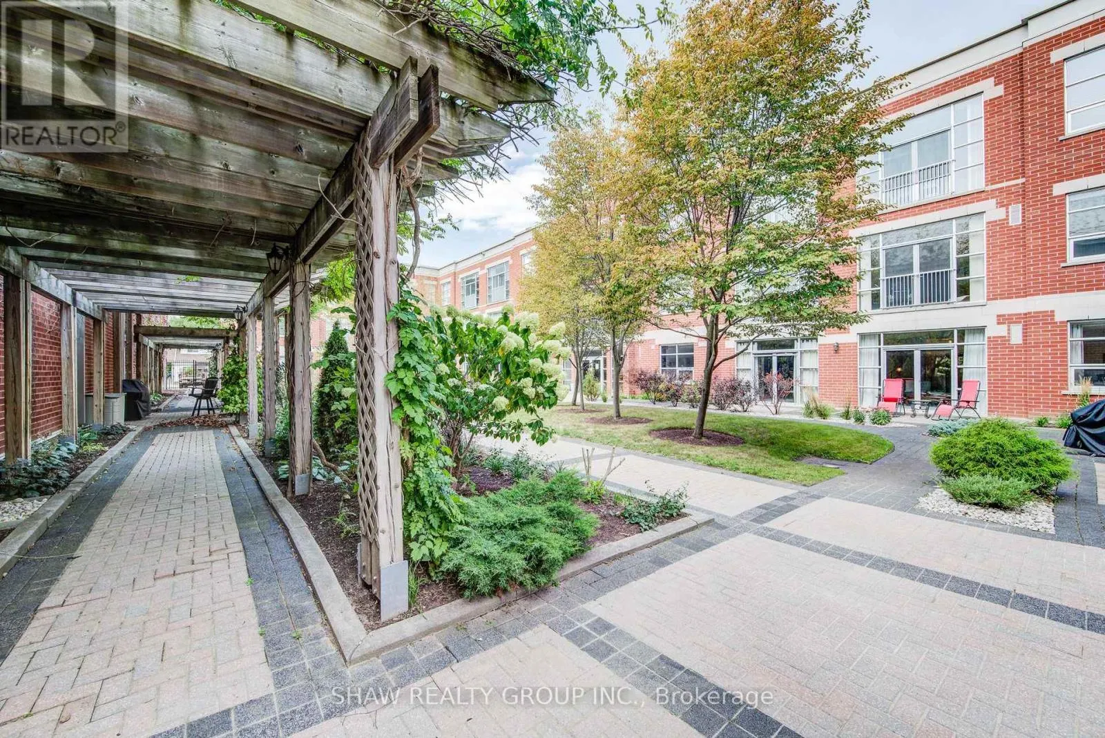 110 - 165 DUKE STREET E