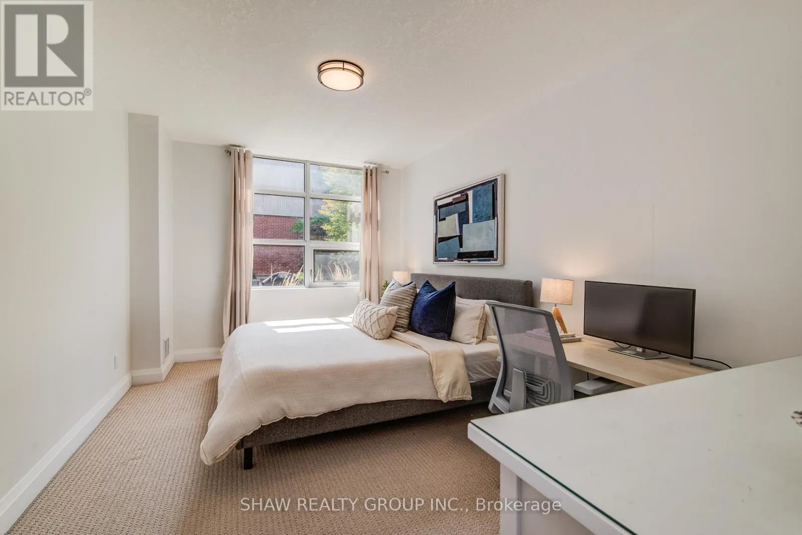110 - 165 DUKE STREET E