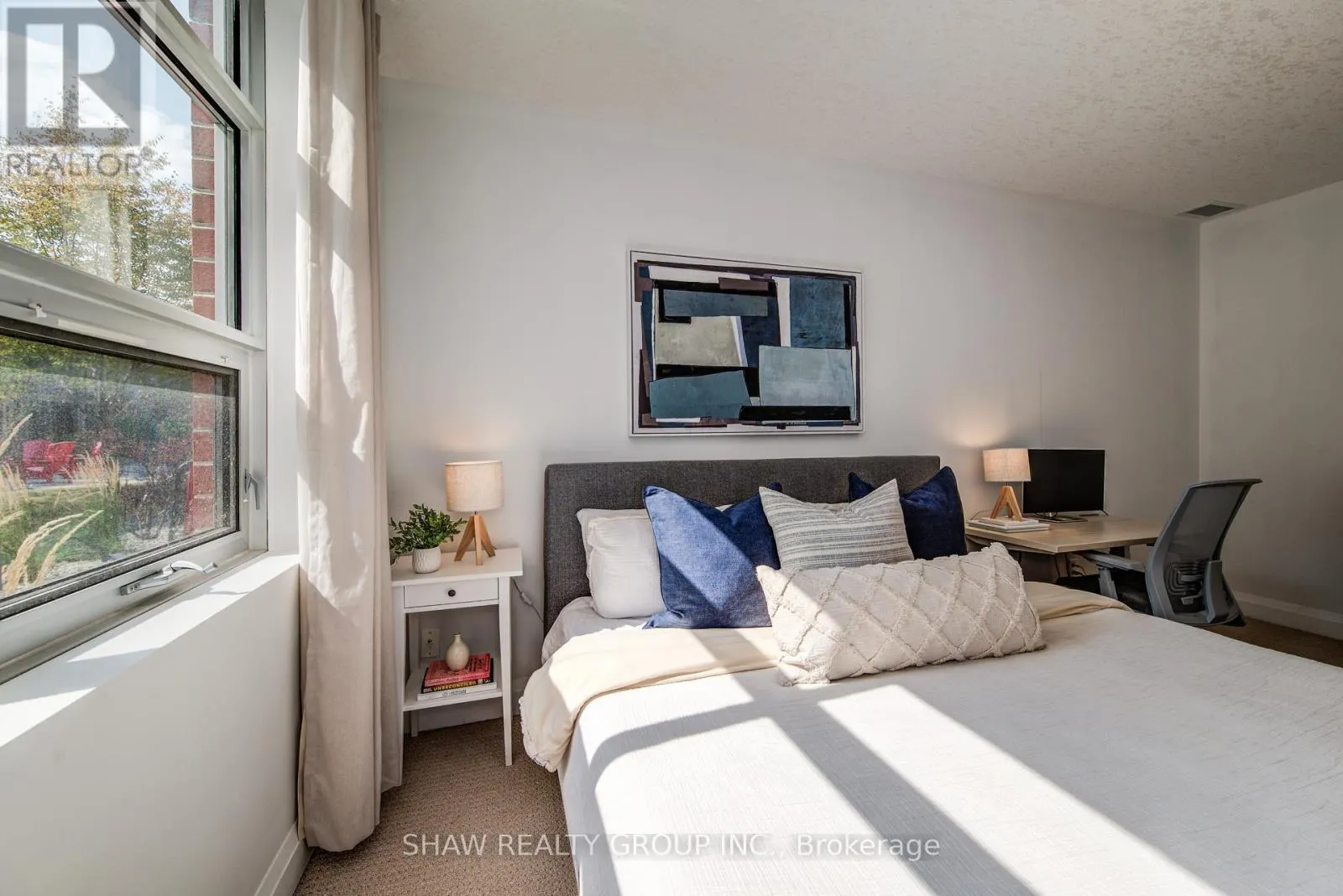 110 - 165 DUKE STREET E