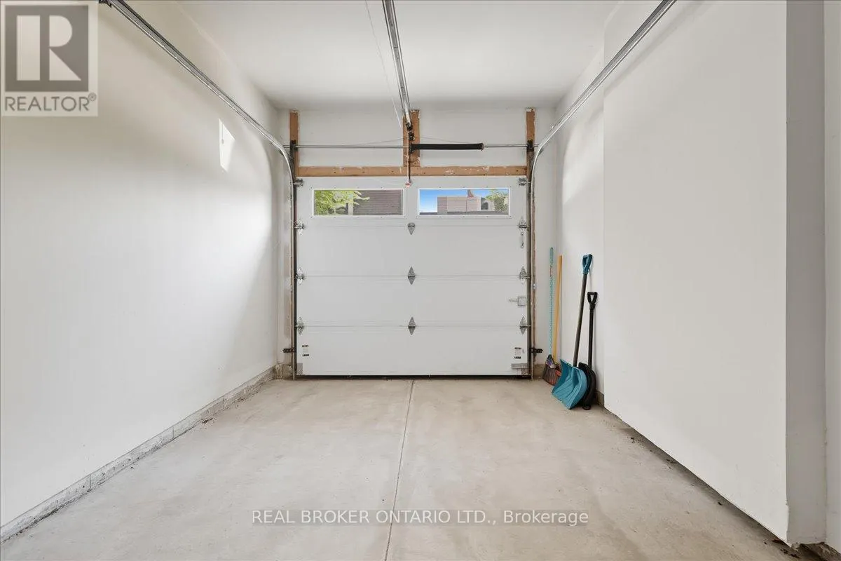 3 - 110 FERGUS AVENUE