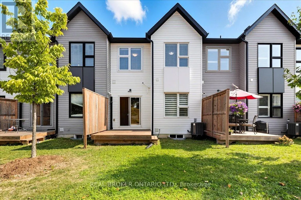 3 - 110 FERGUS AVENUE