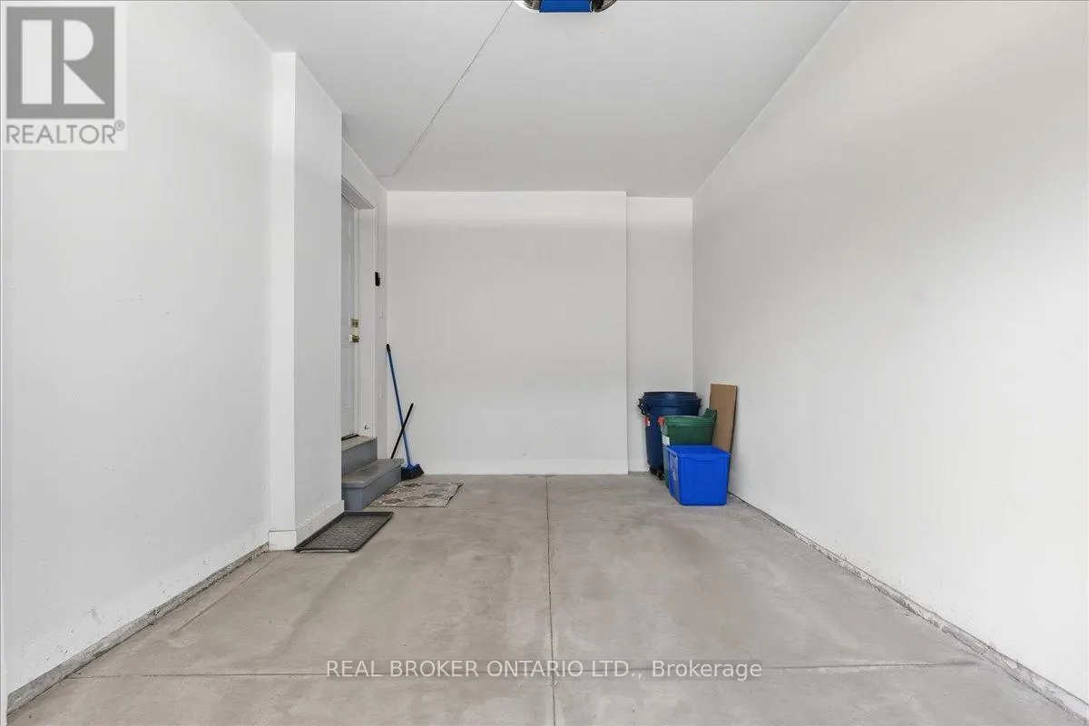 3 - 110 FERGUS AVENUE