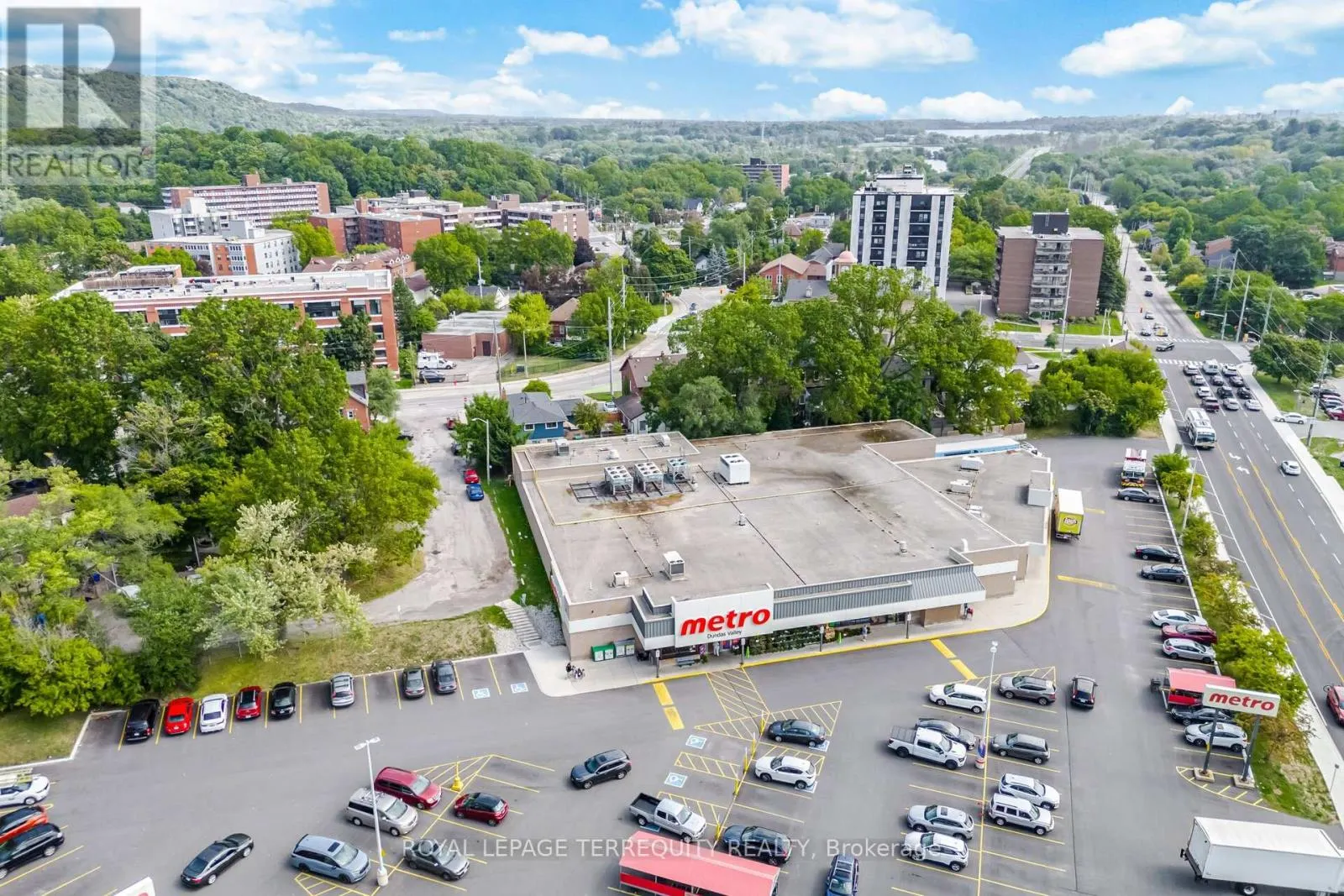 204 - 77 GOVERNORS ROAD