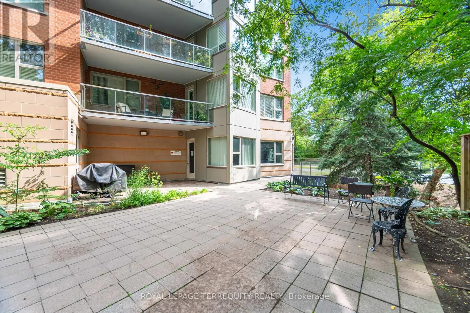 204 - 77 GOVERNORS ROAD