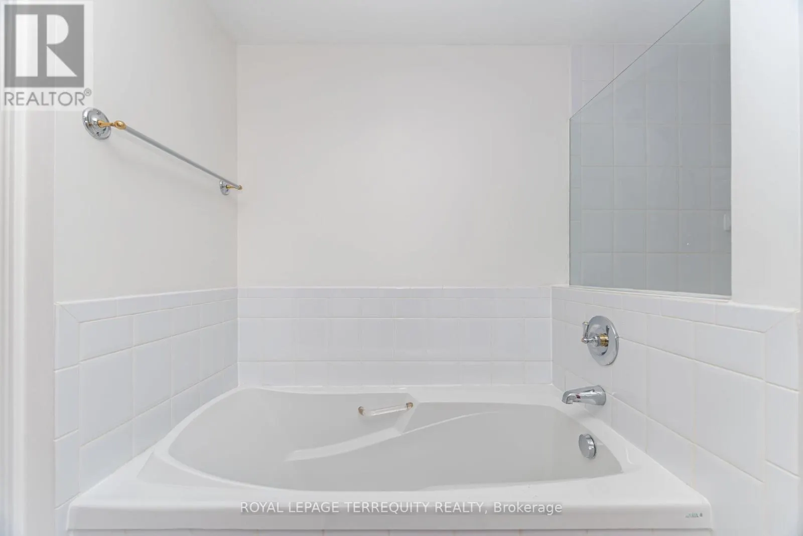 204 - 77 GOVERNORS ROAD