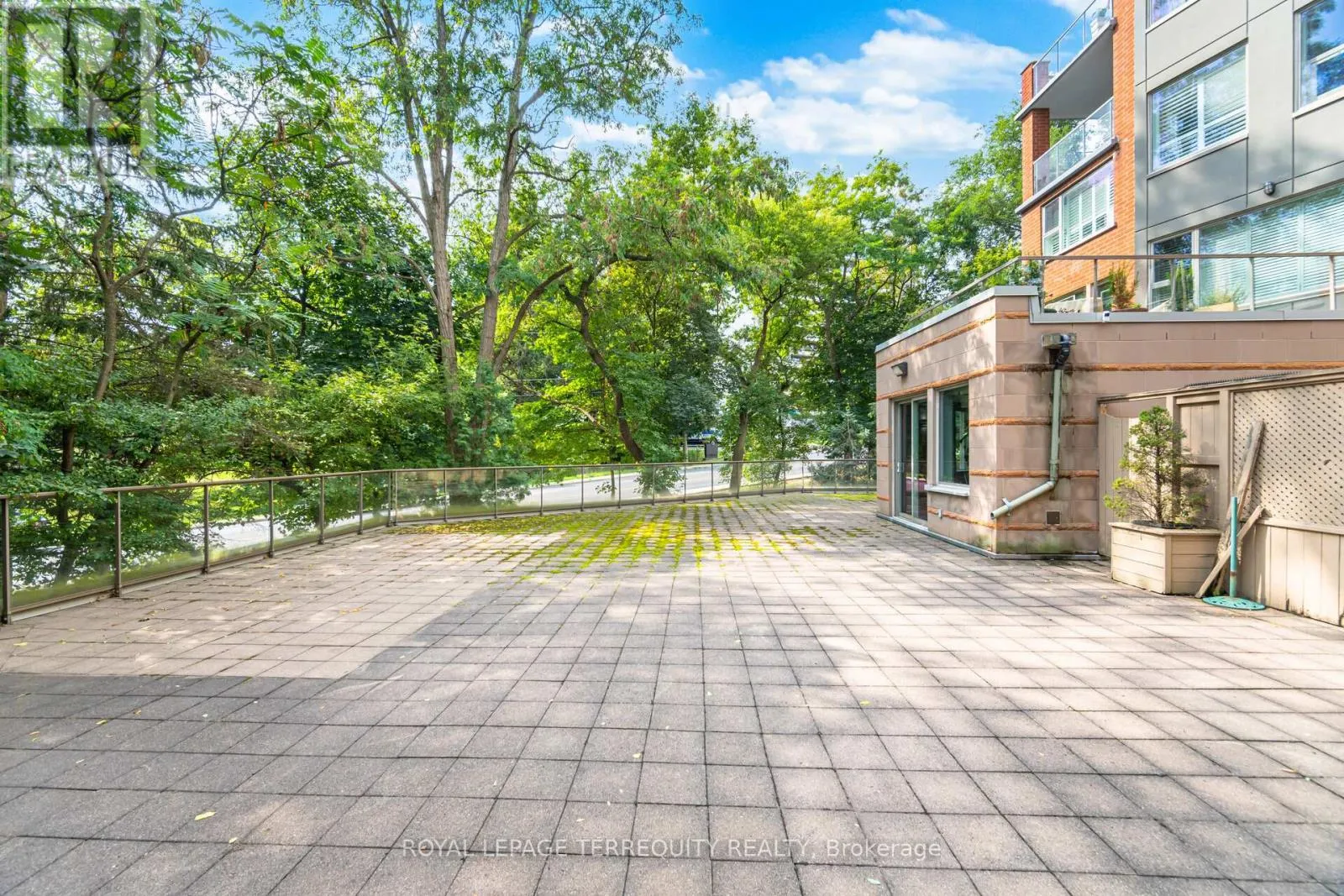 204 - 77 GOVERNORS ROAD