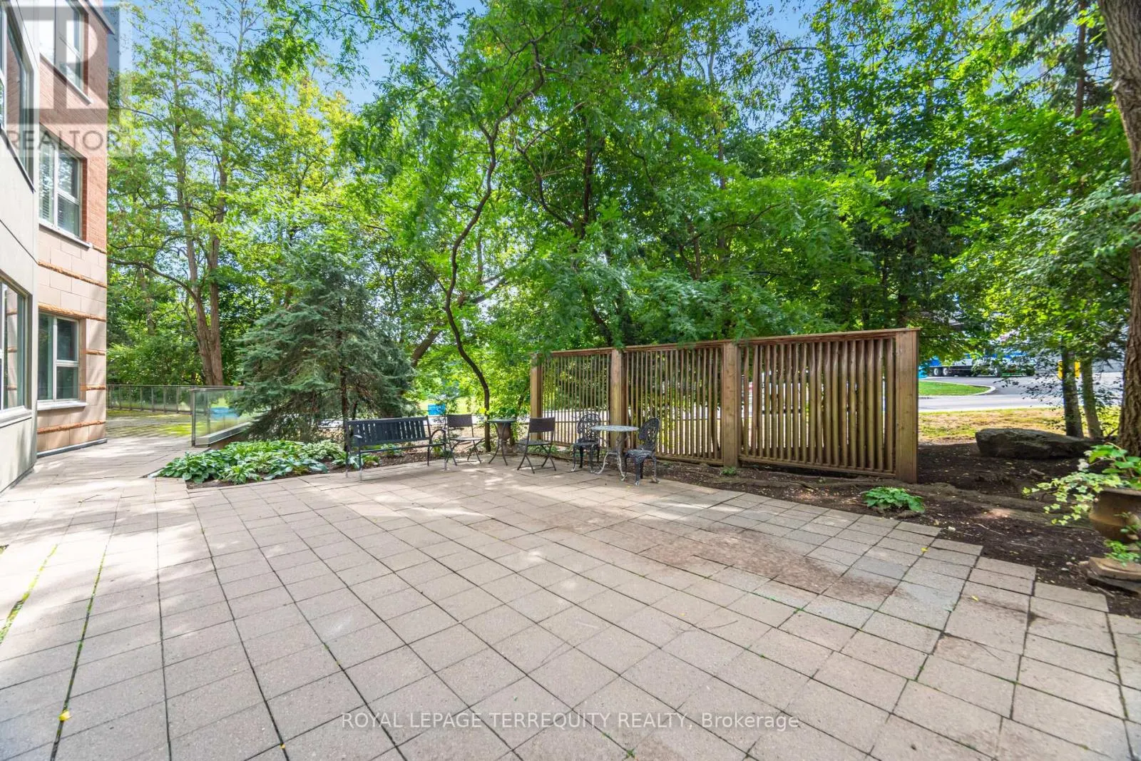 204 - 77 GOVERNORS ROAD