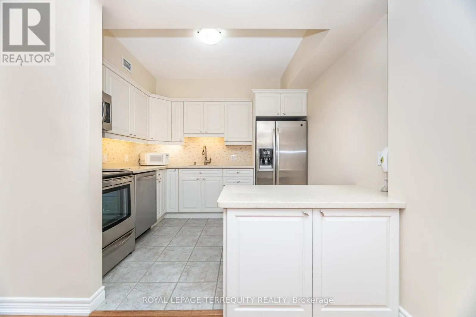 204 - 77 GOVERNORS ROAD