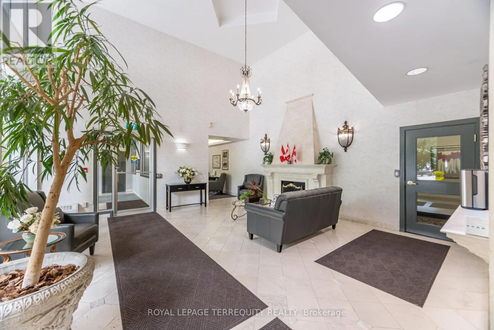 204 - 77 GOVERNORS ROAD