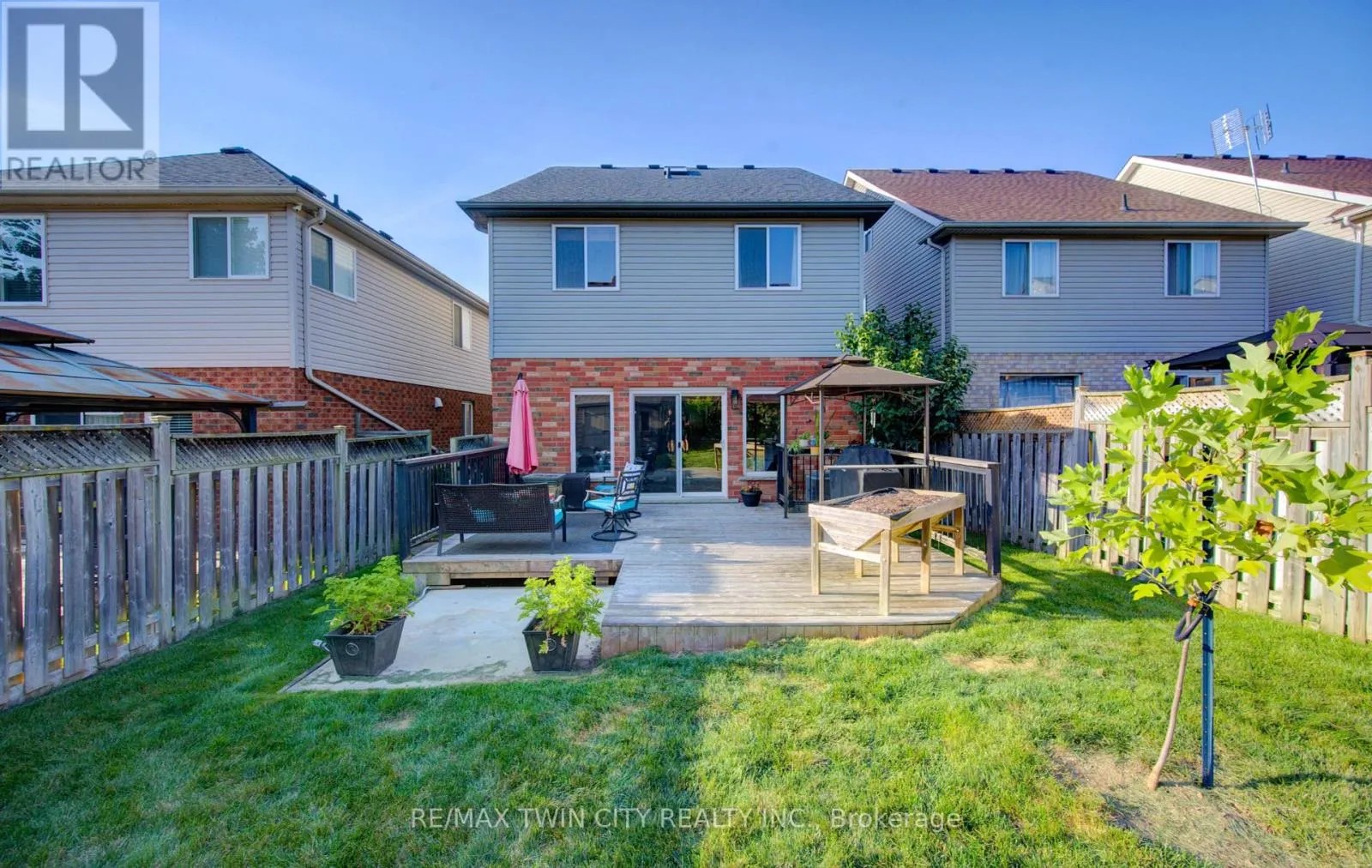 27 OLIVEWOOD WAY