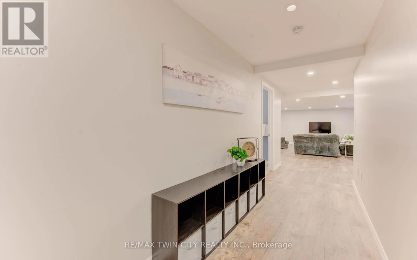 27 OLIVEWOOD WAY