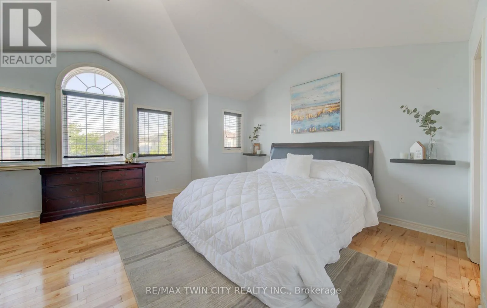 27 OLIVEWOOD WAY
