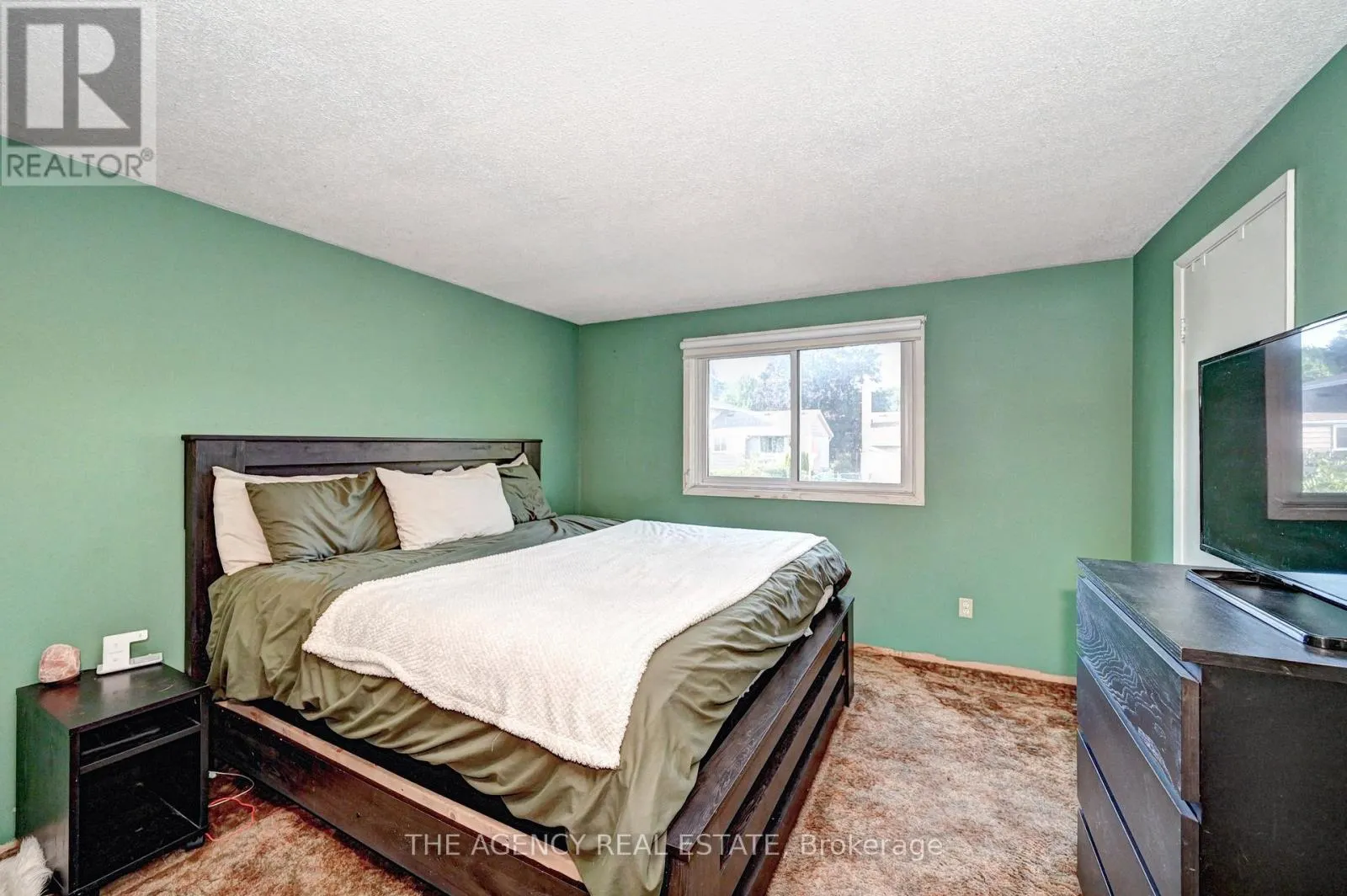 396 DUNVEGAN DRIVE