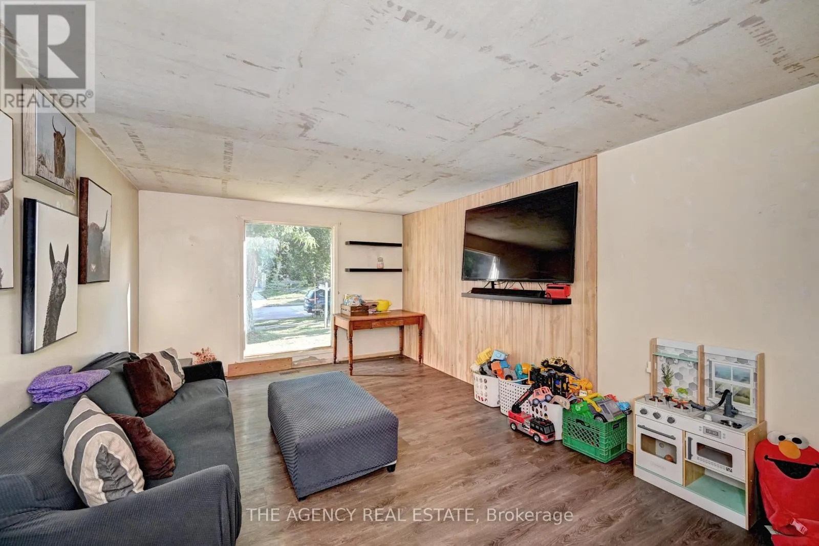 396 DUNVEGAN DRIVE