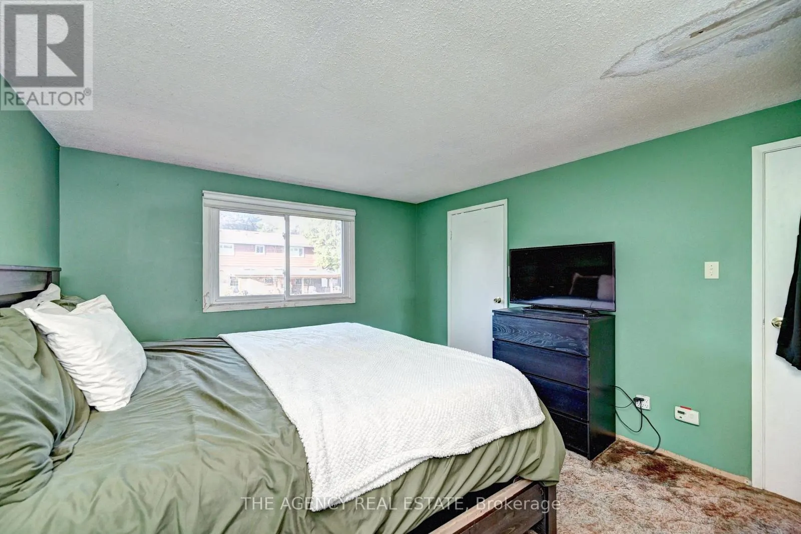 396 DUNVEGAN DRIVE