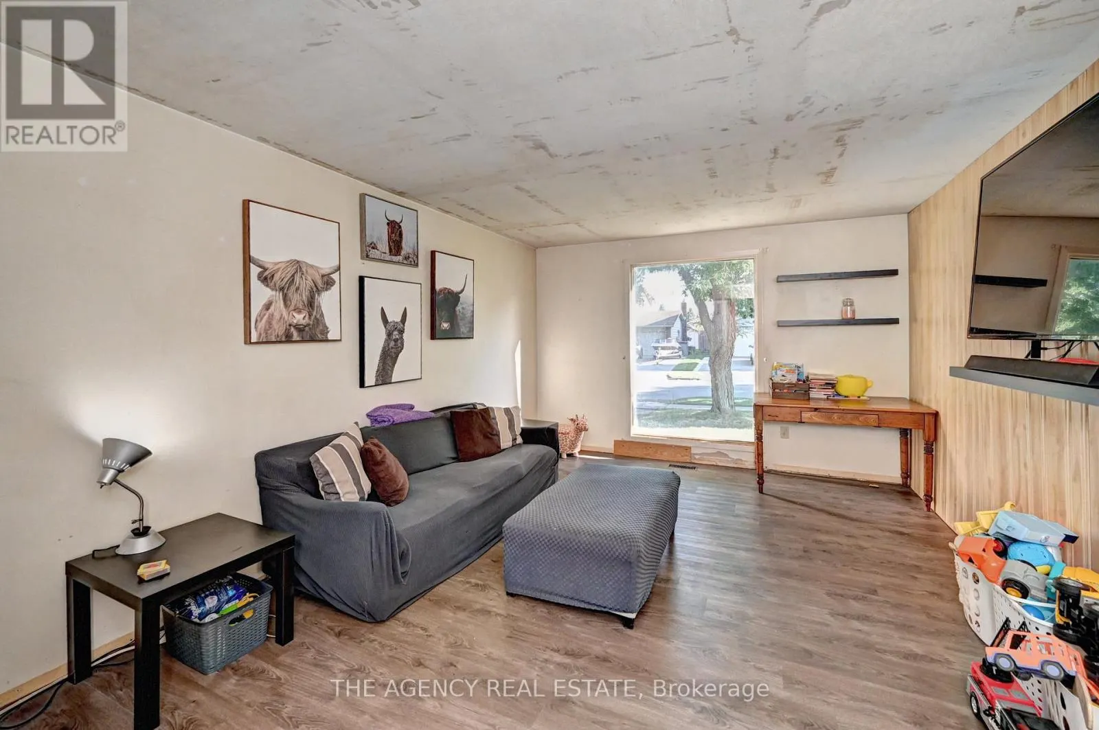 396 DUNVEGAN DRIVE