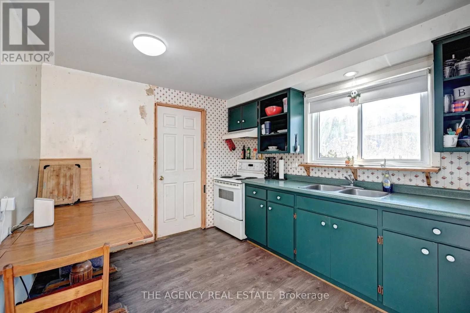 396 DUNVEGAN DRIVE
