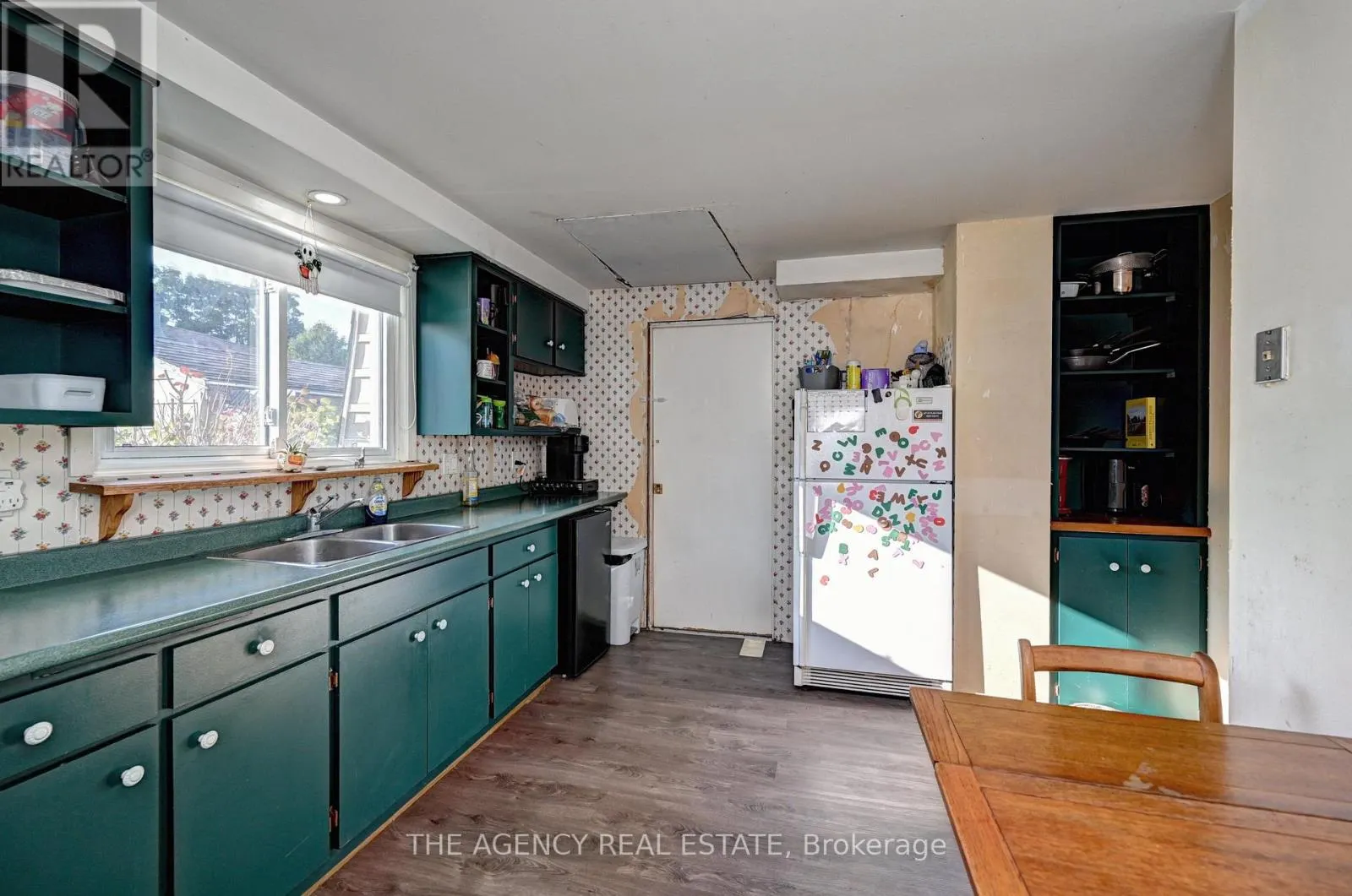 396 DUNVEGAN DRIVE