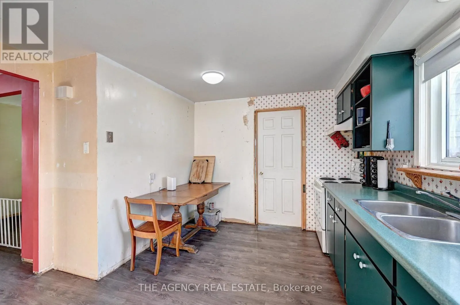 396 DUNVEGAN DRIVE