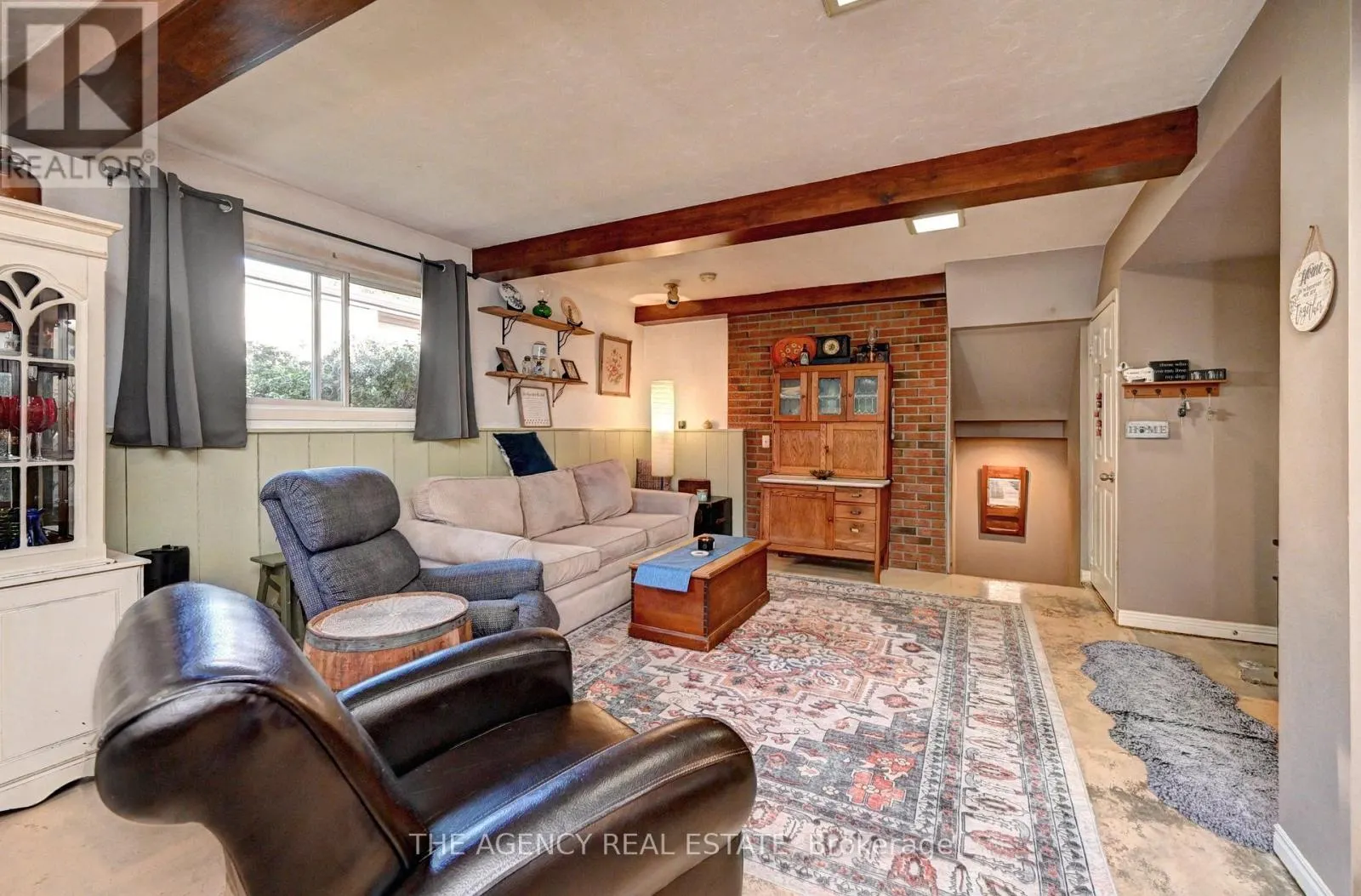 396 DUNVEGAN DRIVE