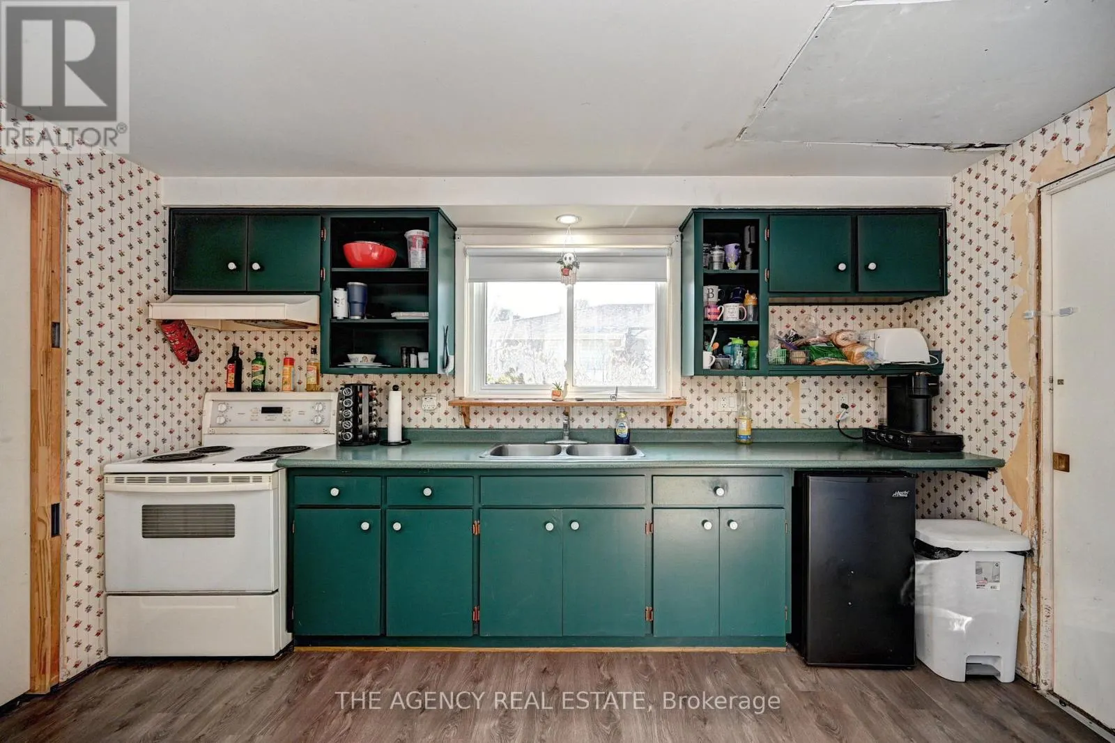 396 DUNVEGAN DRIVE