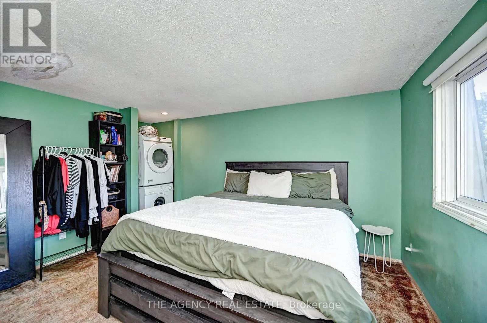 396 DUNVEGAN DRIVE