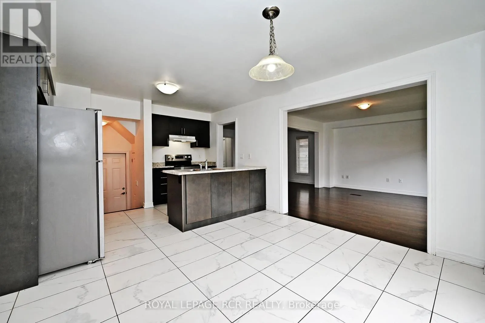 19 KNOTTY PINE AVENUE