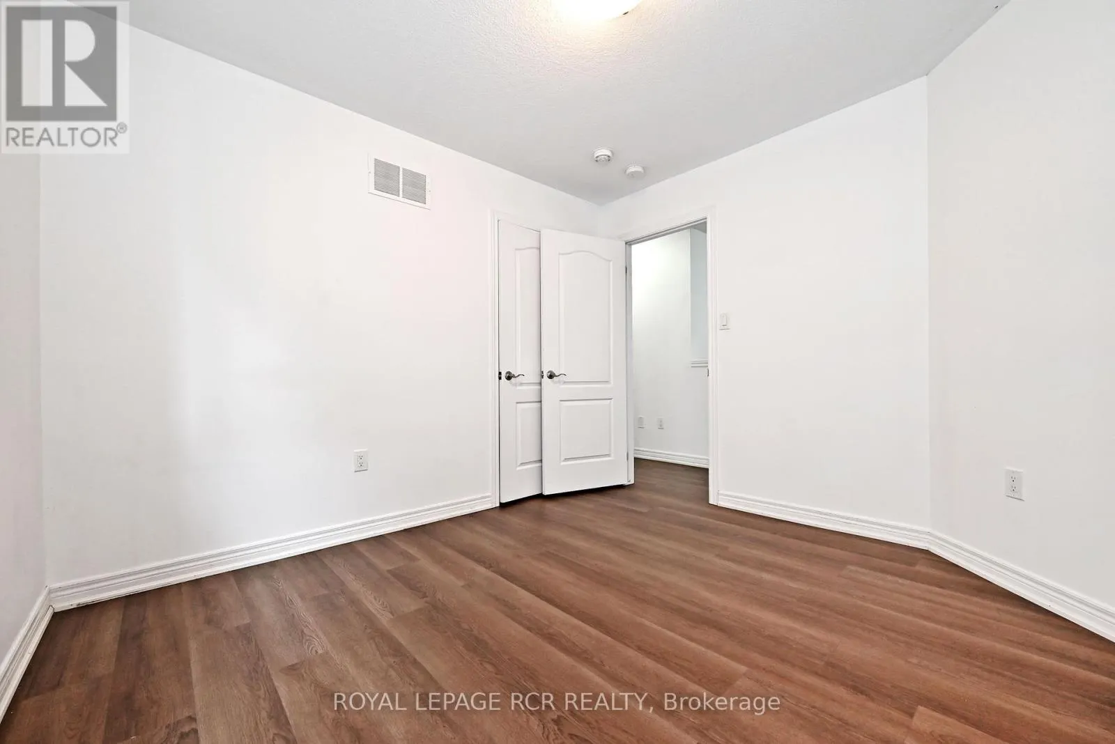 19 KNOTTY PINE AVENUE