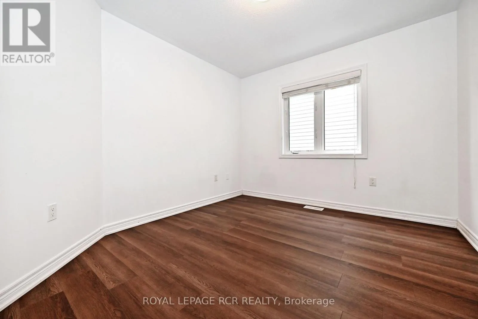 19 KNOTTY PINE AVENUE