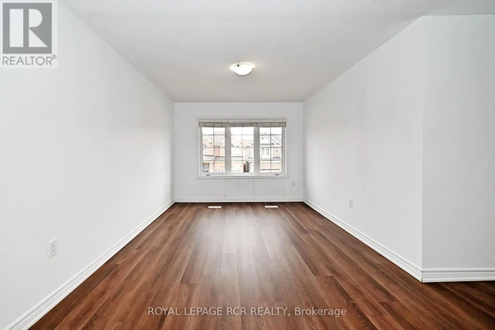 19 KNOTTY PINE AVENUE