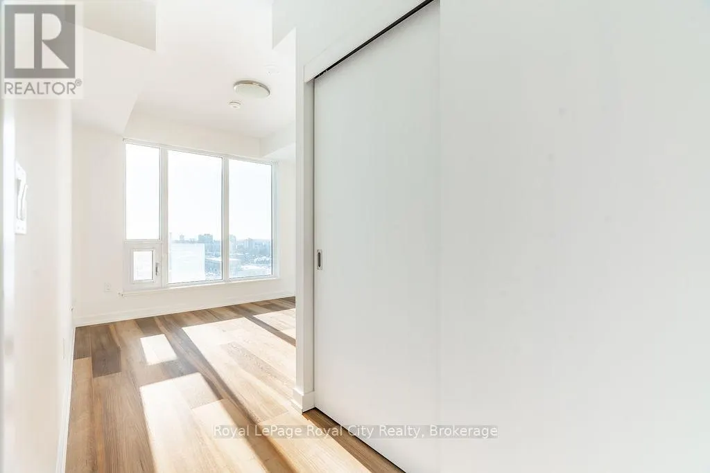1001 - 5 WELLINGTON STREET S, #1001