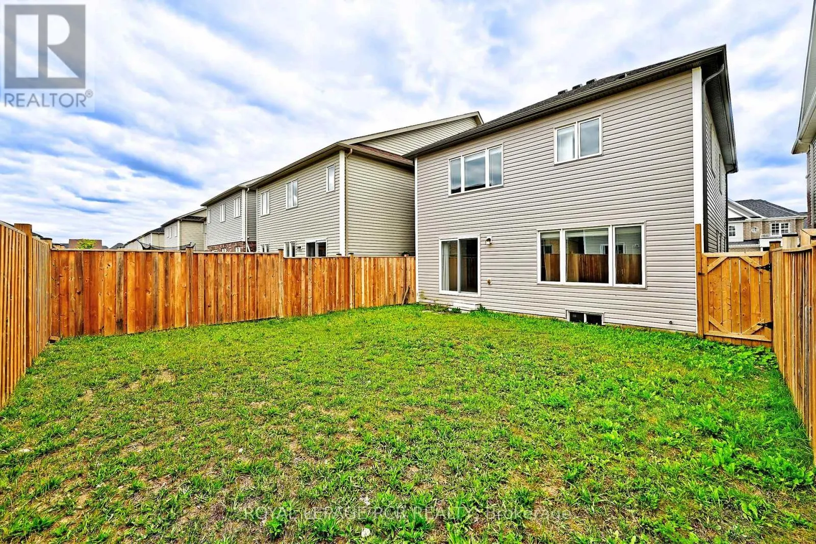 19 KNOTTY PINE AVENUE