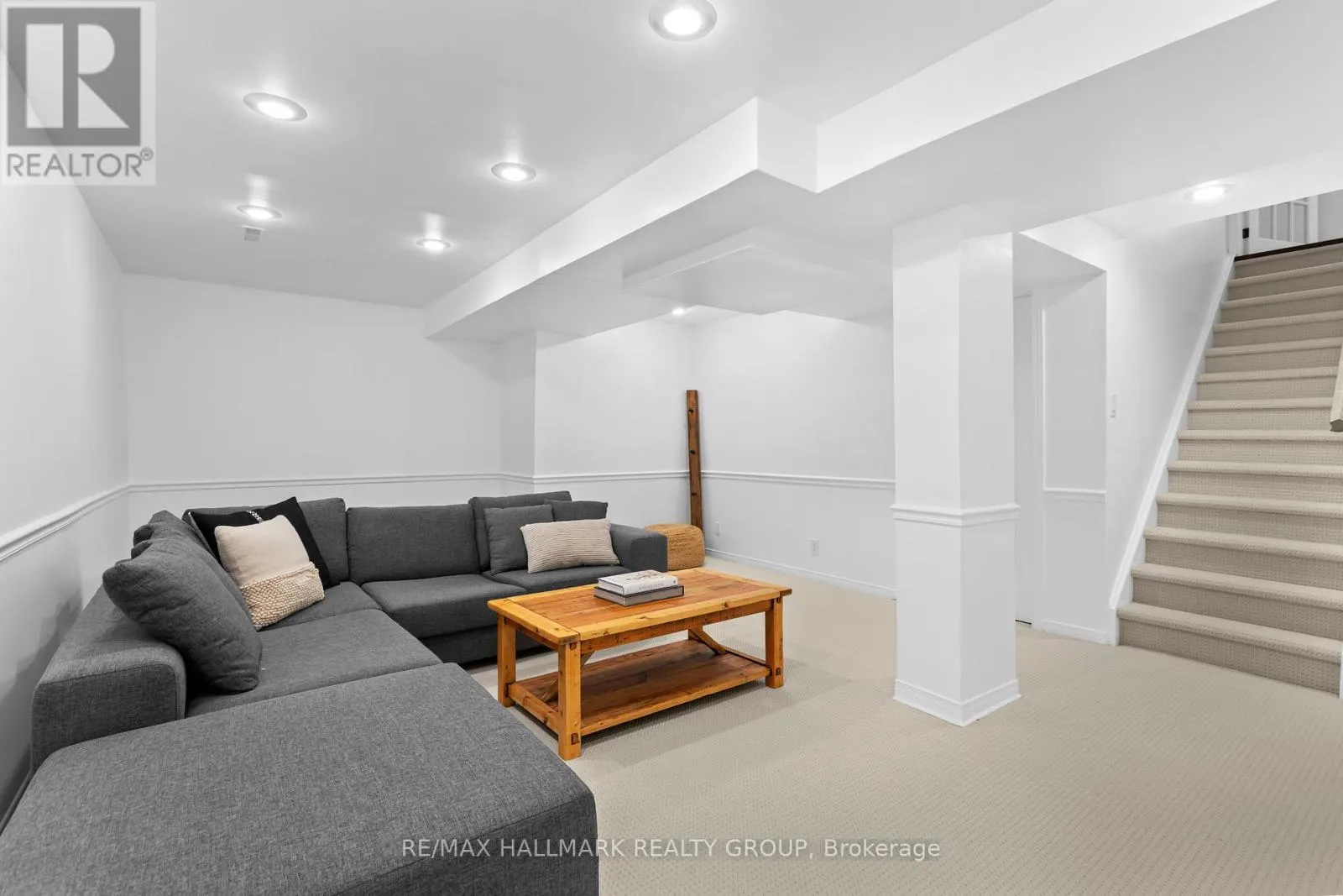 804 ADENCLIFFE DRIVE