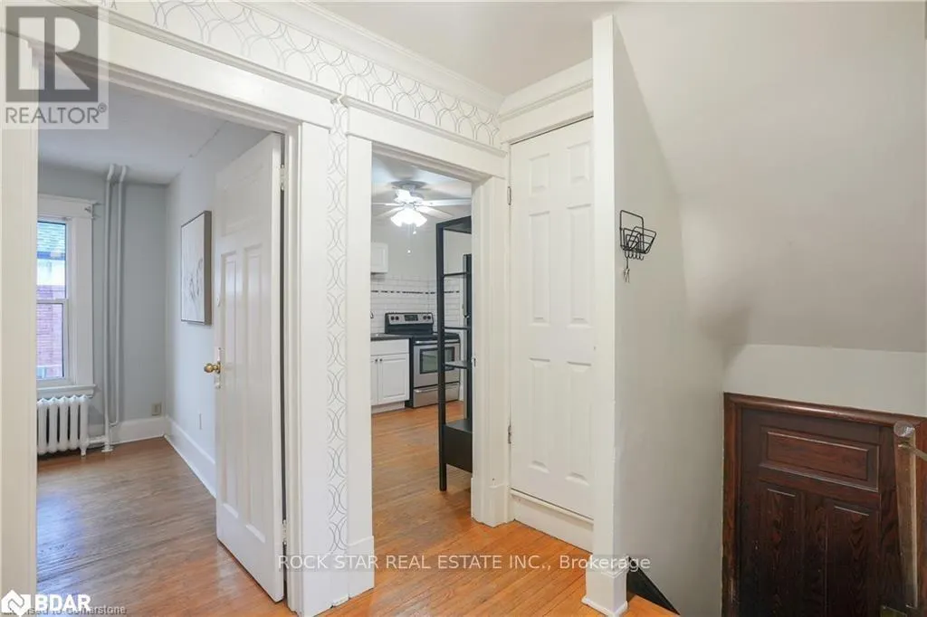 UPPER - 115 BALSAM AVENUE S
