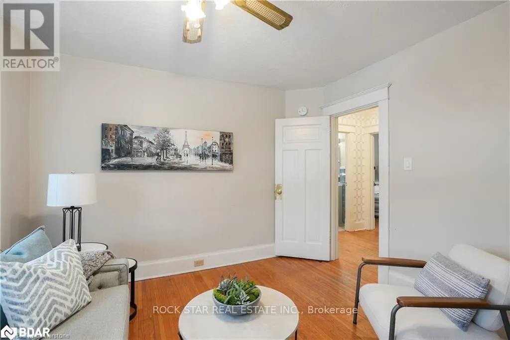 UPPER - 115 BALSAM AVENUE S